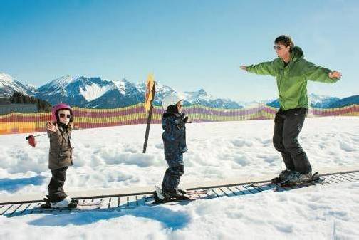 Die Kleinen kümmern die Querelen nicht. Hauptsache, das Skifahren unter Anleitung macht Spaß und zeitigt Erfolg. Foto: vn/hartinger