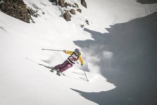 Egal, ob Tiefschnee, Buckel- oder Rennpiste – Geli Kaufmann ist in allen Schneelagen superschnell unterwegs.