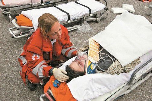 Ehrenamtliche Mitarbeiter beim Roten Kreuz verfügen über sehr viel Sozialkompetenz. Foto: Bilderbox