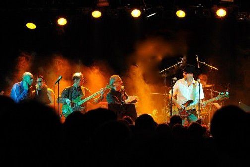 Etliche Vorarlberger Musiker rocken die Bühne des Dornbirner Spielbodens für die Vorarlberger Krebshilfe.
foto: veranstalter