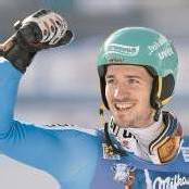 Marcel Hirscher winkt die Slalomkugel