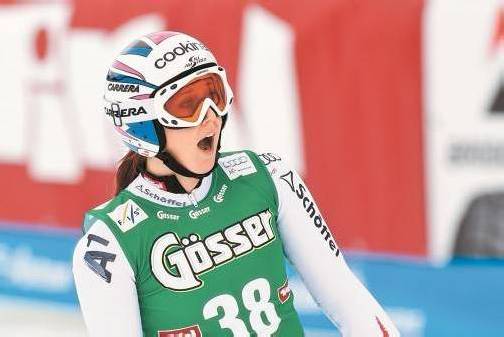 Freude über Rang zehn in St. Anton: Cornelia Hütter. Foto: steurer