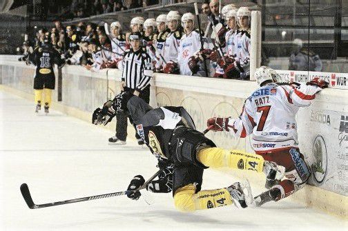 Harte Duelle sind heute im Messestadion angesagt – der KAC ist nach fünf Siegen in Folge das EBEL-Team der Stunde. Foto: VN/Stiplovsek