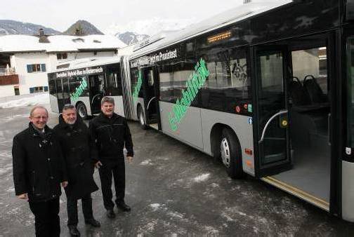 Im Praxistest im Montafon: neuer Hybrid-Gelenkbus. Foto: Meznar