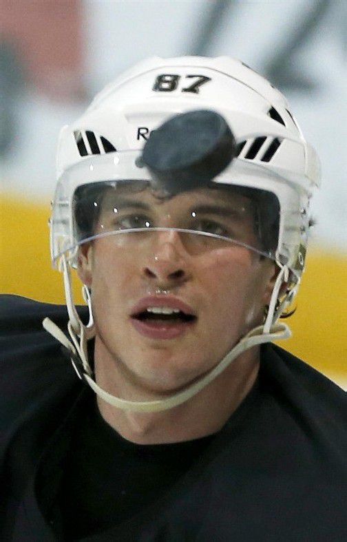 Pittsburgh-Star Sidney Crosby bangt um die NHL-Saison. AP