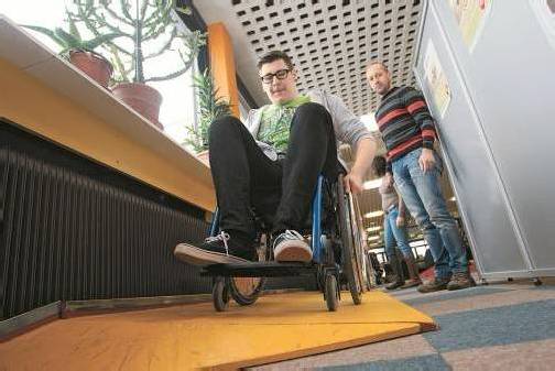 Schüler wie Fabian versuchen, die Hindernisse zu bewältigen. Foto: KH