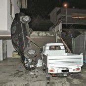 Auto senkrecht geparkt