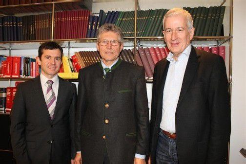 Unterzeichneten den Gründungsvertrag: Martin Summer, Günter Allgäuer und Wilfried Berchtold. Foto: Stadt
