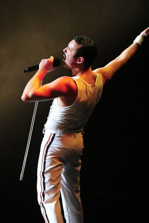 „One Night of Queen“ ist die authentischste und eindrucksvollste Queen-Tribute-Show. Gary Mullen wird die Glanzfigur in dieser spektakulären Inszenierung sein und die Rock-Ikone Freddy Mercury darstellen. foto: showfactory