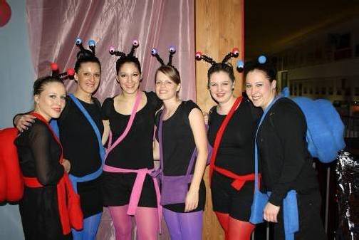 „Schneckenkostüm“ für die Damen: Jennifer Reiter (l.), Dragana Aleksic, Christina Deuring, Eva-Maria Künz, Julia Bereiter und Patricia Lukowicz.