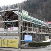 Friseursalon auf Stelzen neben dem Ambergpark