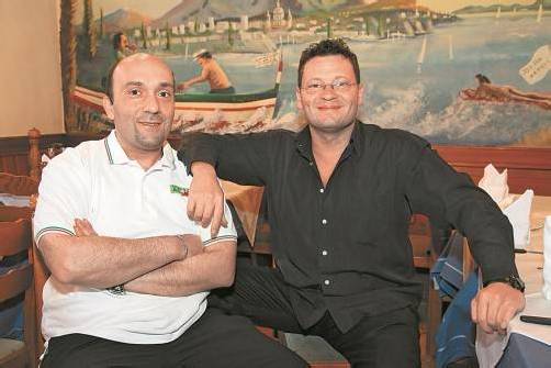 Andrea und Orazio (v. l.): Die beiden Cousins stehen auf Silvio Berlusconi. Foto: vn/hofmeister