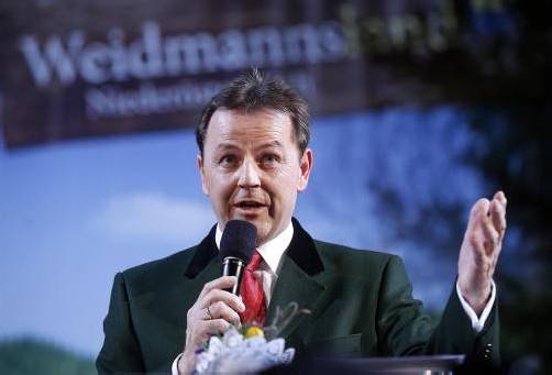 Berlakovich: Strengere Kontrollen und Strafen statt Gütesiegel. APA