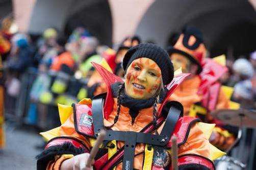 Bunt, laut und lustig geht es auch in den kommenden Tagen auf Vorarlbergs Straßen her. Foto: VN/B. Rhomberg