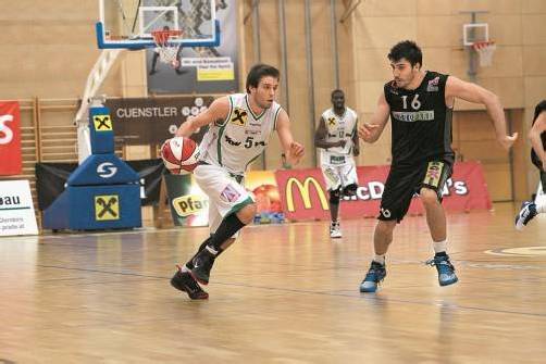 Christian Künstner war einer von vier Lions-Akteuren, die wegen zu vieler Fouls ausgeschlossen wurden. Foto: Rhomberg