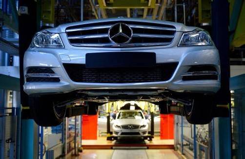 Daimler hat ein Problem: BMW und Audi schließen die Lücken, die Daimler offen lässt. Foto: dapd