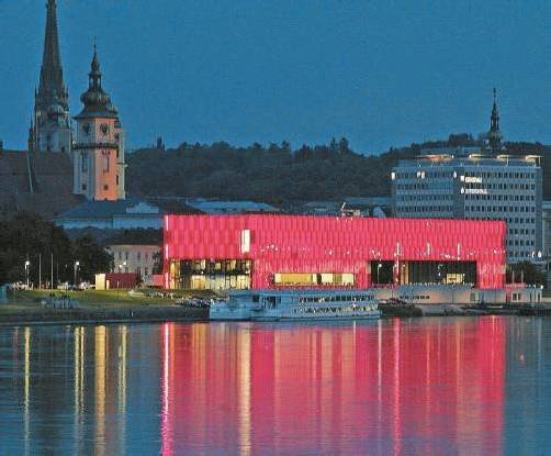 Das Linzer Kunstmuseum feiert sein Jubiläum mit Besuchern und Künstlern.  Foto: AP