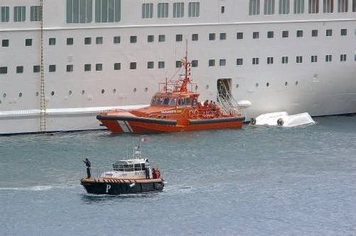 Das Luxusschiff „Thomson Majesty“ hätte nach der Übung Richtung Madeira auslaufen sollen. Foto: AP