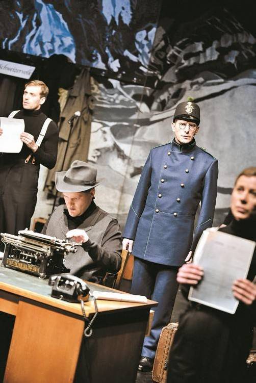 Das Theater St. Gallen bringt den Fall Grüninger auf die Bühne und wendet sich damit vor allem an Jugendliche. Foto: Theater/Tine Edel