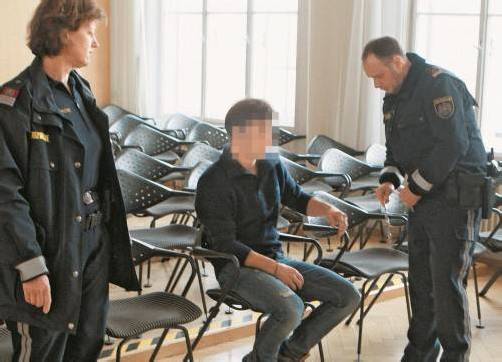 Der Angeklagte sitzt seit Dezember in U-Haft. Gestern wurde er nicht rechtskräftig verurteilt. Foto: Hartinger