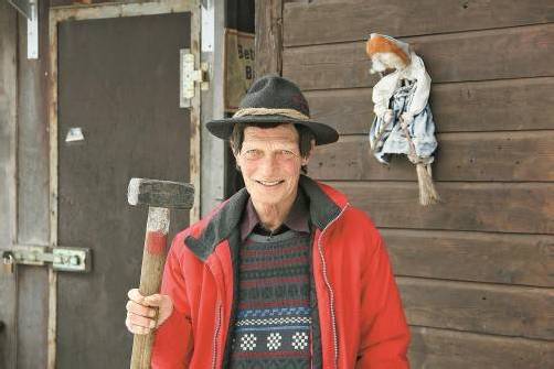 Der Funken-Aufbau startet: Wolfgang Froner ist seit 60 Jahren Funkenzünftler. Foto: BEM