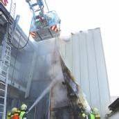 Firmenfassade fing Feuer
