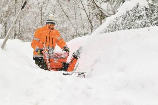 Die Winterdienste sind bei den Schneeverhältnissen im Dauereinsatz. Foto: VN/Hofmeister