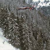 Skifahrer steckten in Lawinen-Hang fest