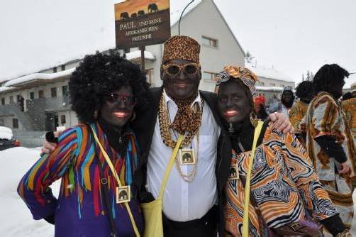 Diese „Afrikaner“ trotzten wacker dem dichten Schneefall beim Lauteracher Umzug. Foto: a. fritz