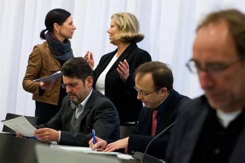 Ein Landtagsausschuss von innen – vor Beginn der Besprechungen wird ja die Öffentlichkeit zum Ärger der Opposition stets ausgesperrt. Steurer