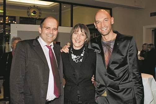 Feierten Opernpremiere: Intendant Alexander Kubelka (l.) mit Elisabeth Sobotka und Stefan Ruhl. Fotos: FRANC
