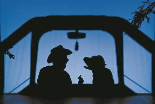 Herrchen mit Hund im Auto – das rührt die Herzen. Foto: Emmanuel Donny