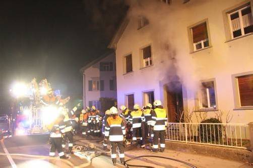 Im November 2011 legte der Pensionist in seiner Wohnung in Bregenz Feuer. Die Einsatzkräfte konnten den Brand rasch löschen. Foto: vol.at
