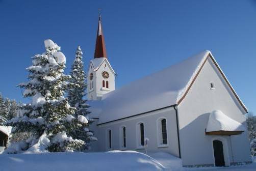 Nach Ostern wird mit der Innensanierung der Pfarrkirche in Sibratsgfäll begonnen. FOTO: ak