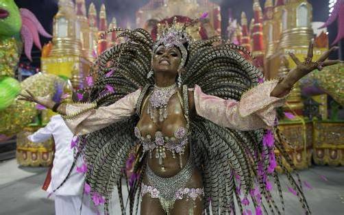 Rio im Ausnahmezustand: Auf den Straßen wurde bis zum Morgengrauen gefeiert. Foto: AP