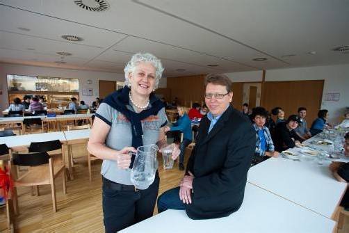 Schuldirektorin Maria Bauer-Debois und der Geschäftsführer des Arbeitskreises, Arndt Buchwald, arbeiten im Schulheim Mäder bei der Betreuung der Kinder eng zusammen. Fotos: VN/Hartinger
