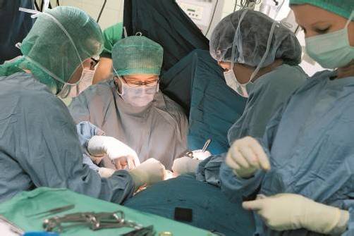 Sehr häufig müssen Betroffene von entzündlichen Darmerkrankungen auch auf den Operationstisch. Foto: vn/Steurer