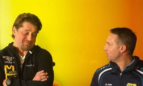 Verstehen sich und das „Spiel“ mit den Medien perfekt: Helgi Kolvidsson (l.) und Damir Canadi. Foto: Hartinger