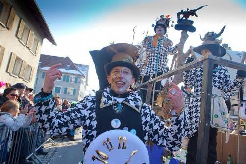 Viele Gemeinden laden heute zum großen Faschingsausklang ein – in Schwarzach findet der Umzug traditionell am Faschingsdienstag statt. foto: vn/hartinger