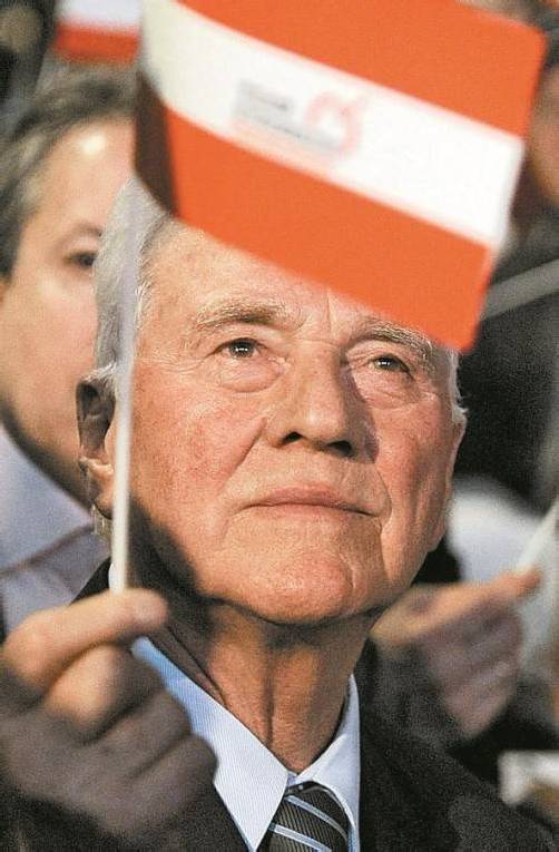 Wahlkämpfer Frank Stronach in Niederösterreich. Foto: APA