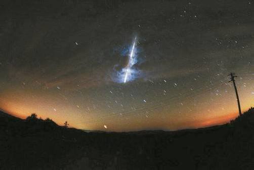 Wer nach dem Vorbeiziehen des Asteroiden „2012 DA14“ lesen will, wird hier gut bedient. Foto: AP