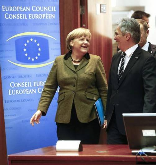 Werner Faymann und Angela Merkel waren in Brüssel gut gelaunt – die Oppositionsparteien sehen angesichts des EU-Finanzrahmens 2014–2020 keinen Grund zur Freude. Foto: APA