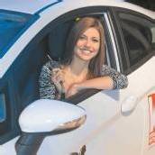 Miss Vorarlberg Angelika Albrecht freut sich über ihr neues Auto