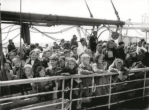 Österreichische Kinder in der Nachkriegszeit auf dem Weg nach Portugal: Jetzt soll die damalige Hilfe erwidert werden. Foto: Privat