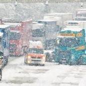 Autobahn gesperrt – Schneechaos auf den Straßen im Rheintal