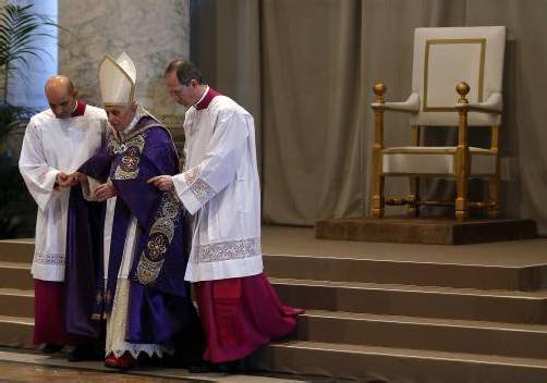 „Papst Benedikt XVI. bei der Aschermittwochsmesse: Warum kehrt er nicht nach Bayern zurück? foto: reuters