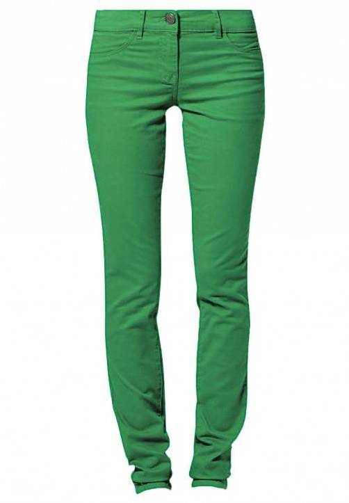 ￼ Froschgrün: Stretchig –weiche Qualität um 49,95 Euro, gesehen bei Tom Tailor