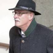 Beschuldigter Stark legt Funktion zurück