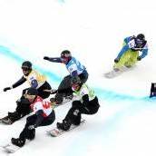 Snowboarder fuhren in Arosa am Podest vorbei