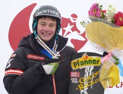 Alessandro „Izzi“ Hämmerle zeigt stolz seine Silbermedaille. Foto: OESV